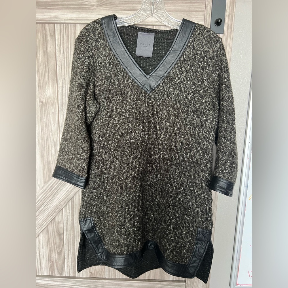 Green knit sweater with Vegan leather